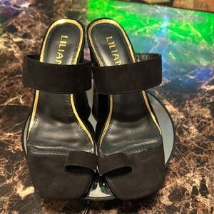 “SOLD” NWOB Liliana Black Faux Suede Toe-Loop Heels Size 7